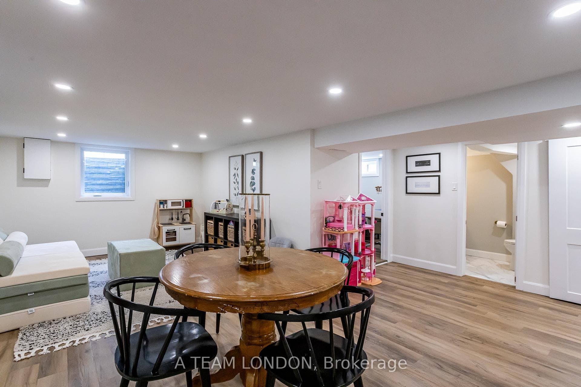 456 Jellicoe Crescent photo 25