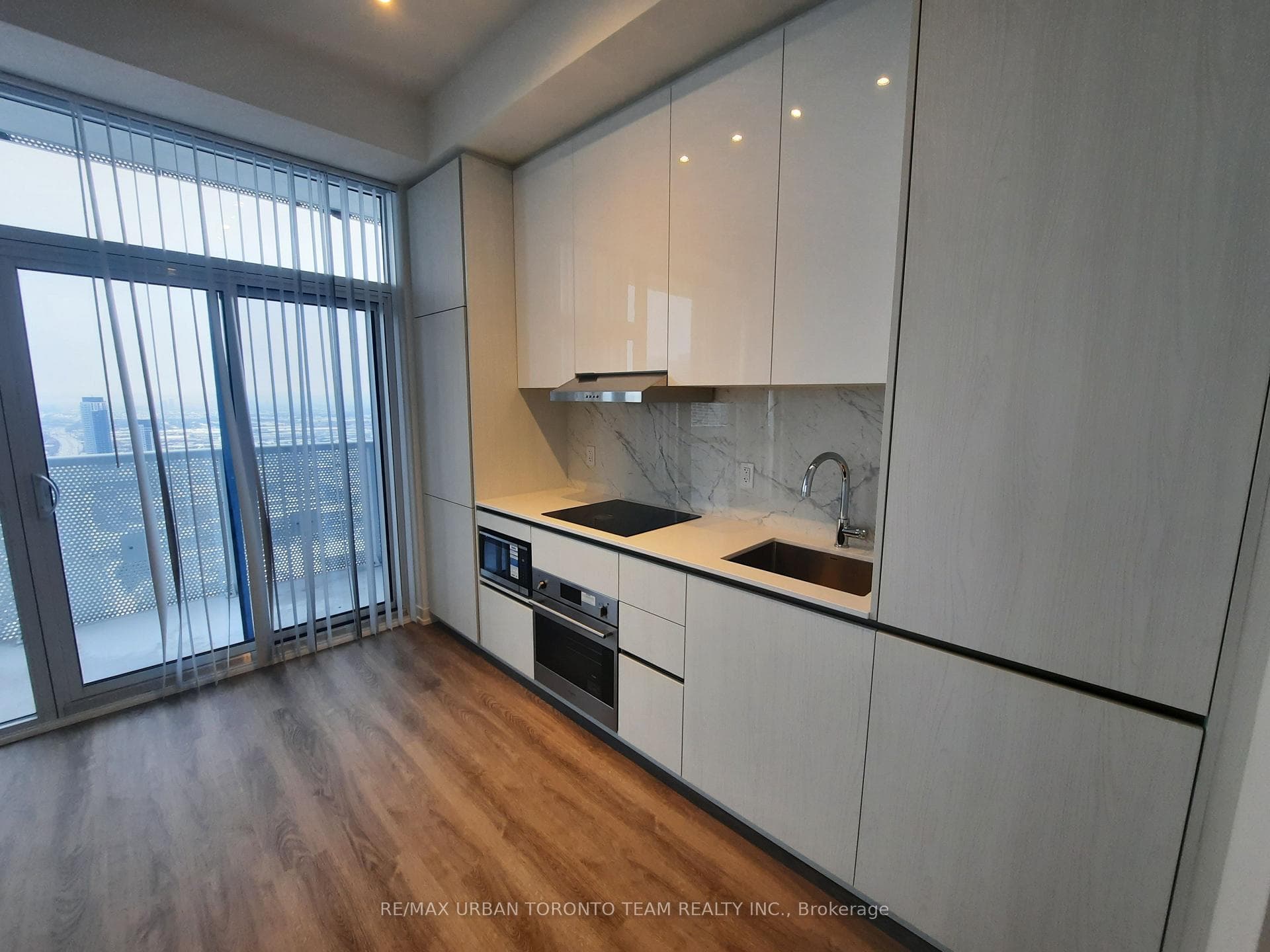 8 Interchange Way Unit 4906 photo 2