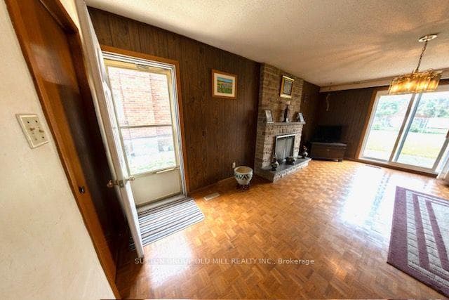 8 Richgrove Drive photo 10