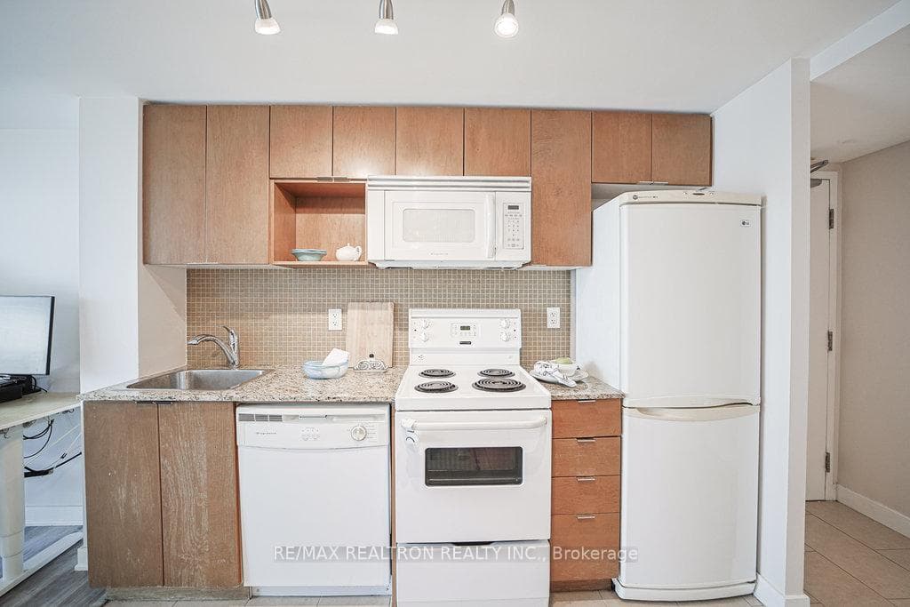 15 FORT YORK Boulevard Unit 2705 photo 14