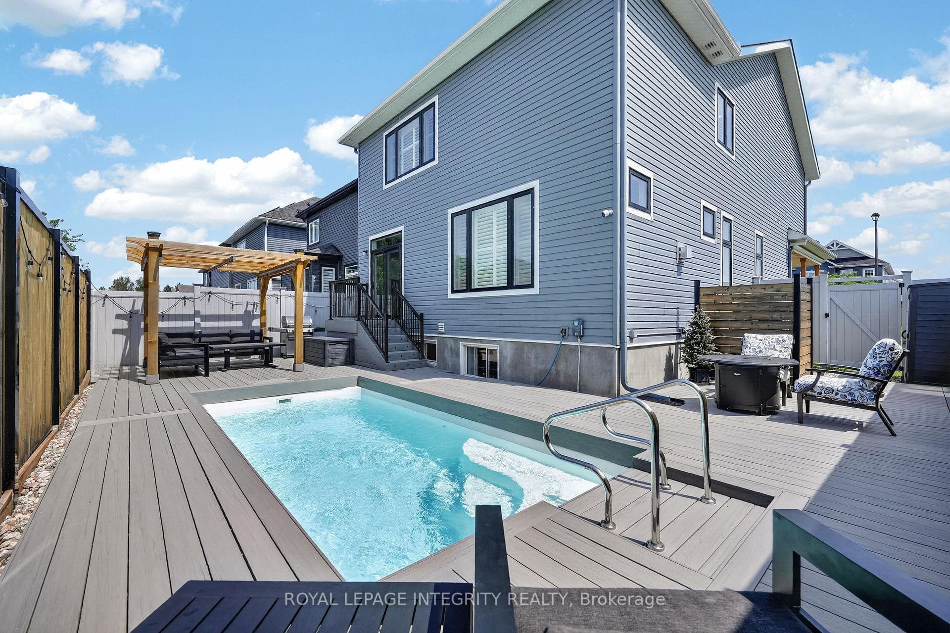 501 Cannes Crescent photo 42