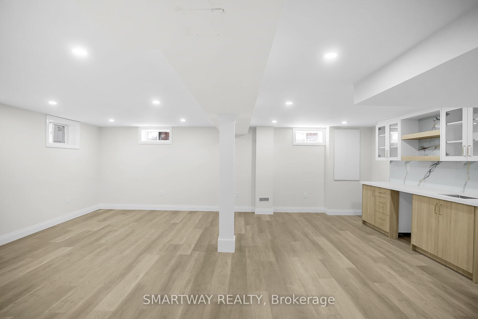 633 Donegal Drive photo 29