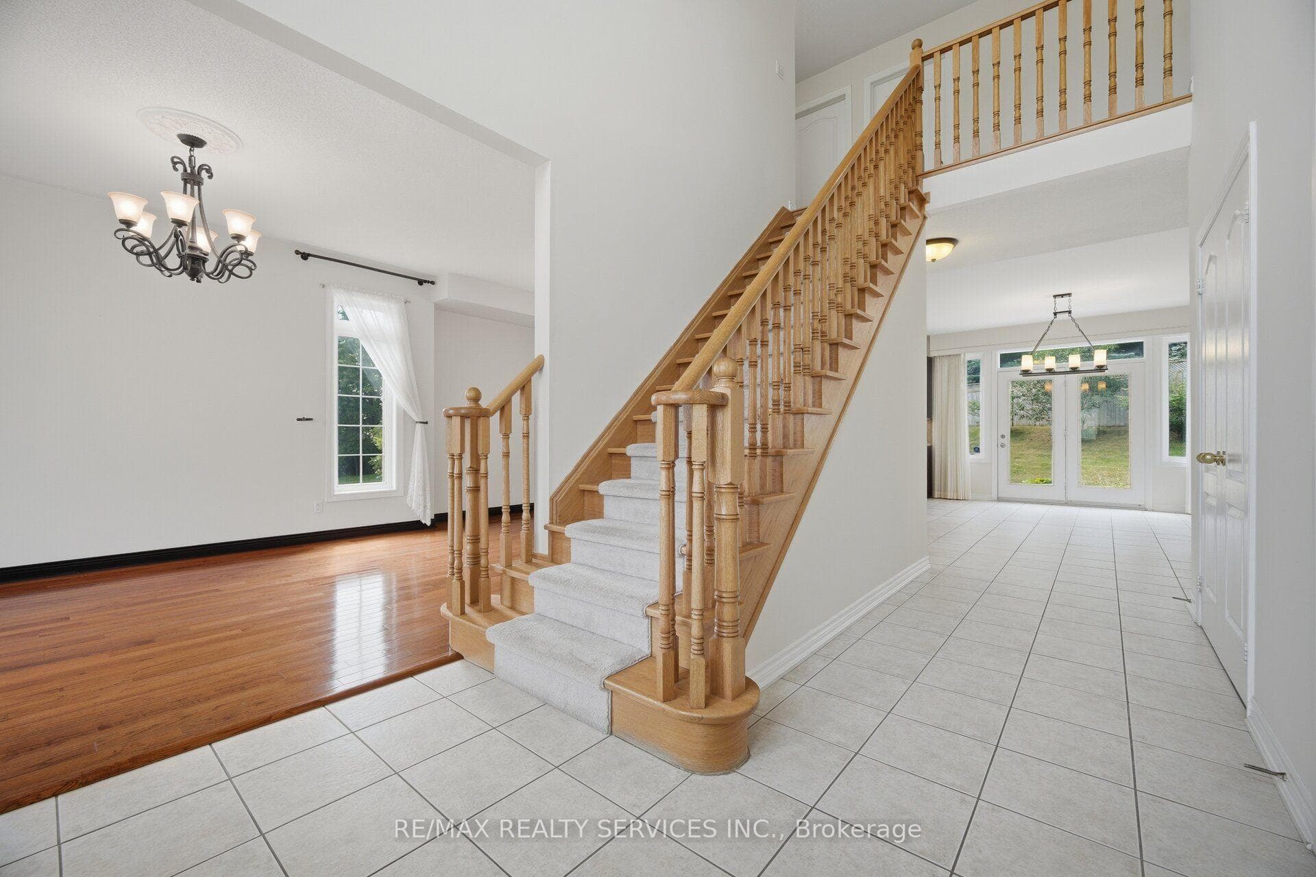15 Upper Canada Drive photo 27