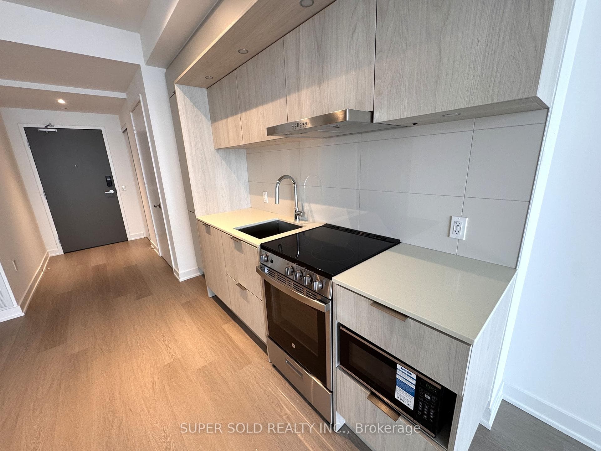 448 Burnhamthorpe Road Unit 2005 photo 4