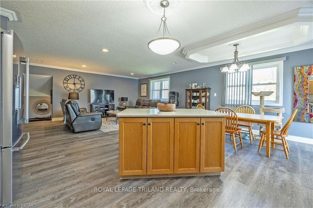 9097 IONA Road photo 14