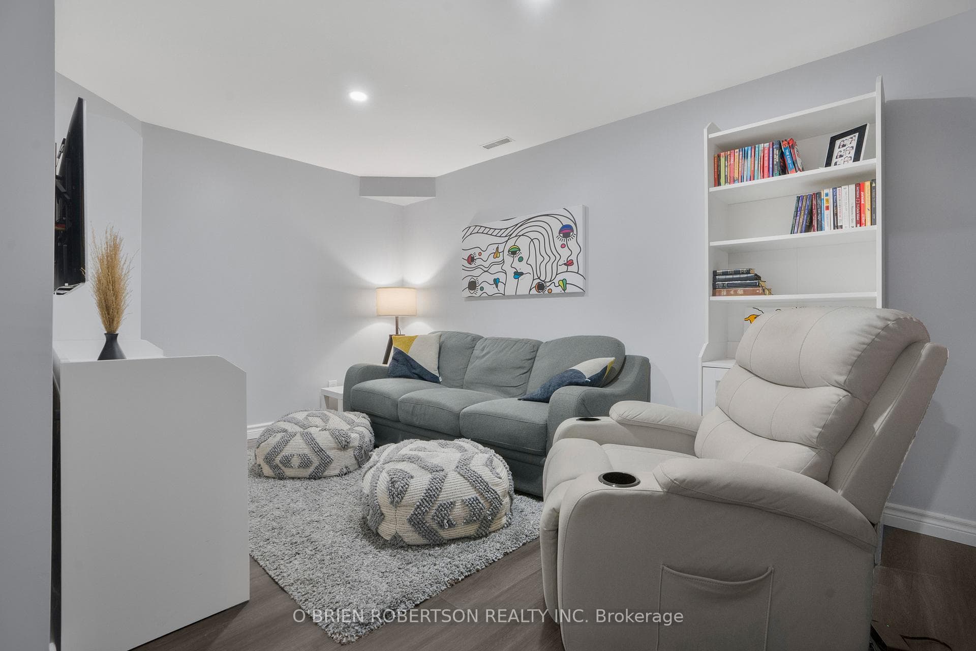 543 Highview Drive photo 3