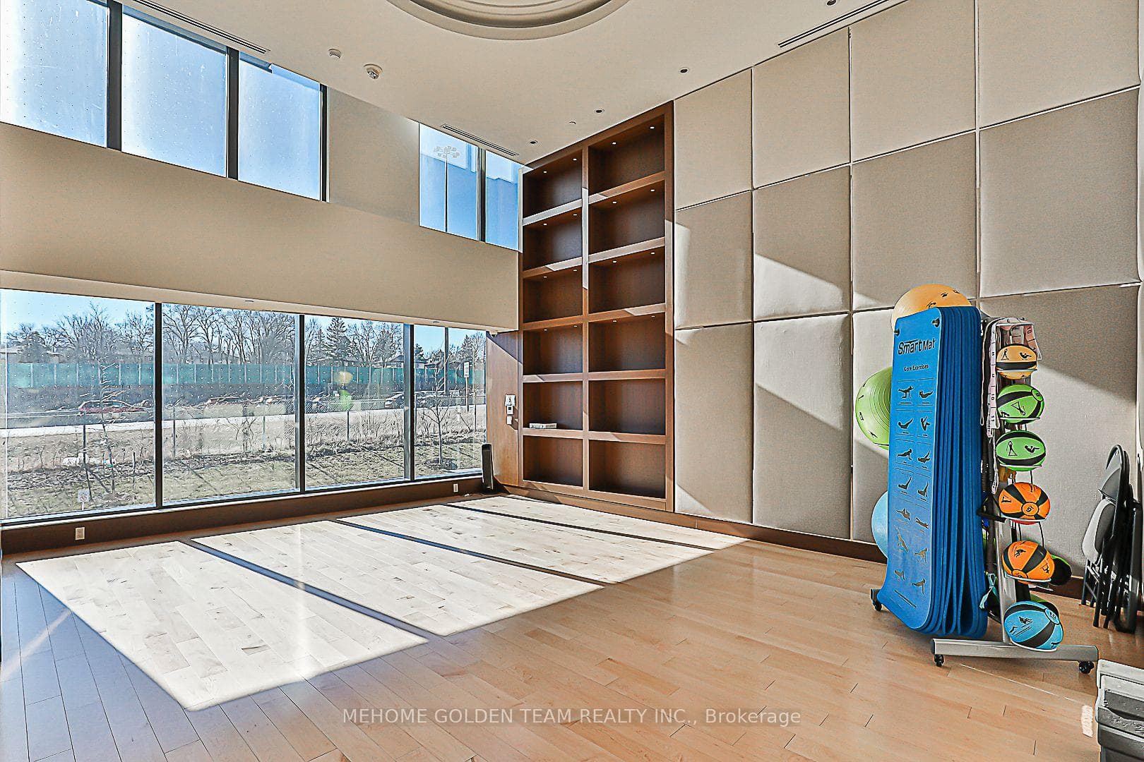 85 Mcmahon Drive Unit 1611 photo 23