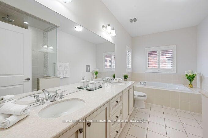 14 Robert Berry Crescent photo 27