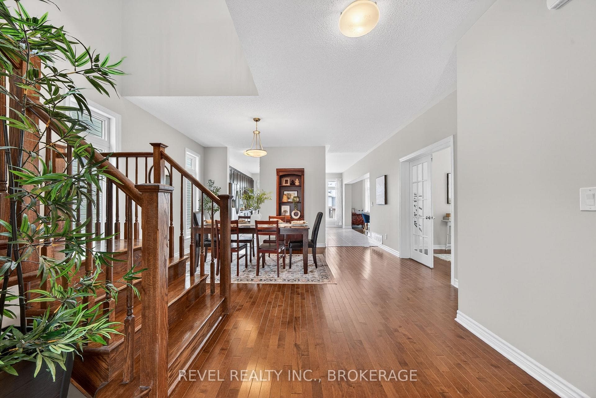 1015 Bluffwood Avenue photo 6