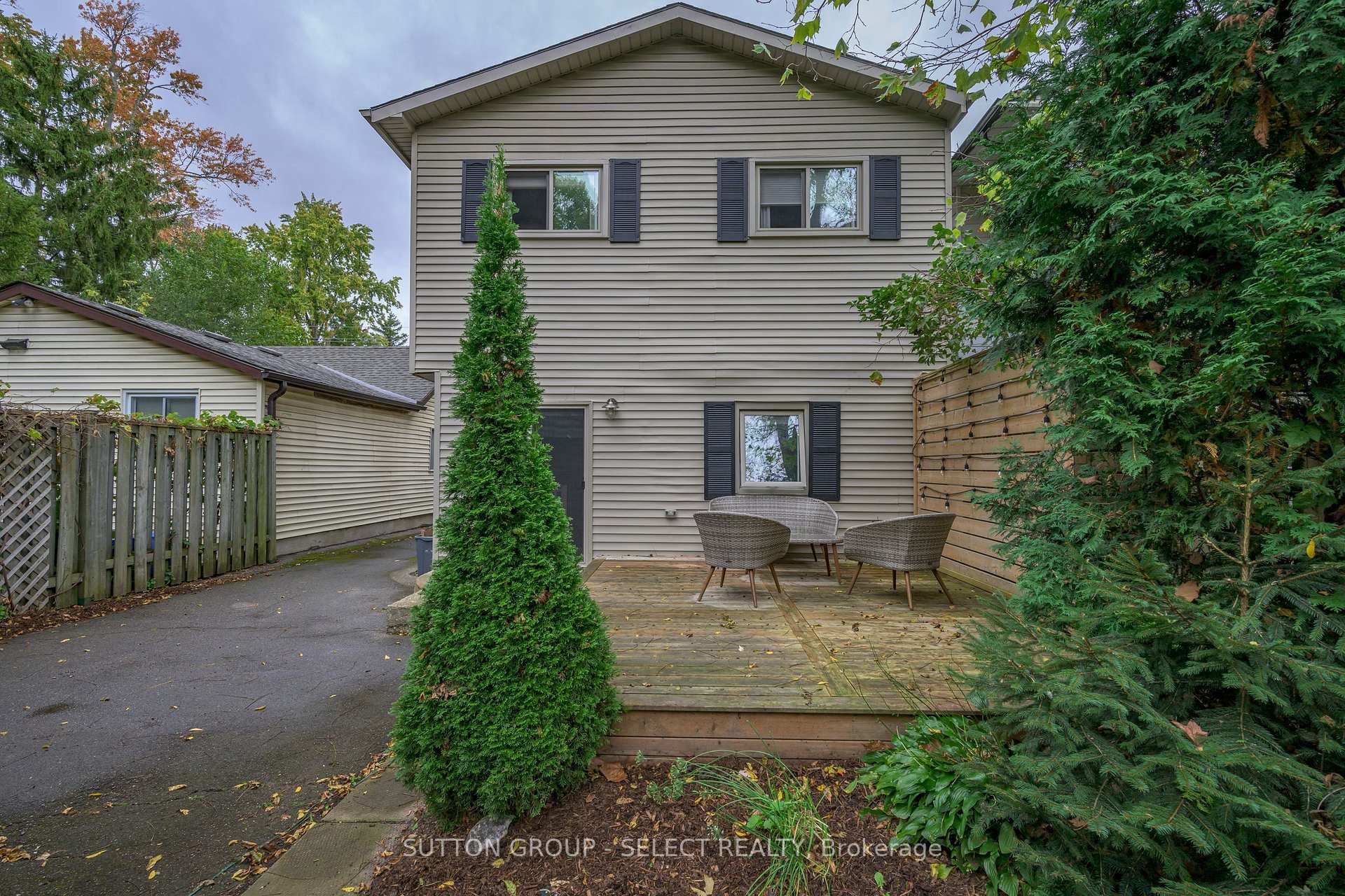 943 Colborne Street photo 35