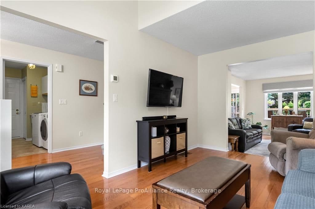 1178 BENTLEY Terrace photo 8