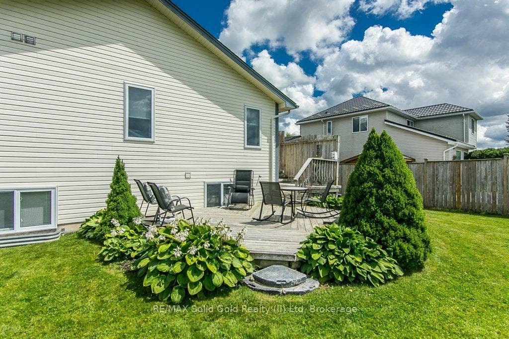 77 Lawrence Street photo 41