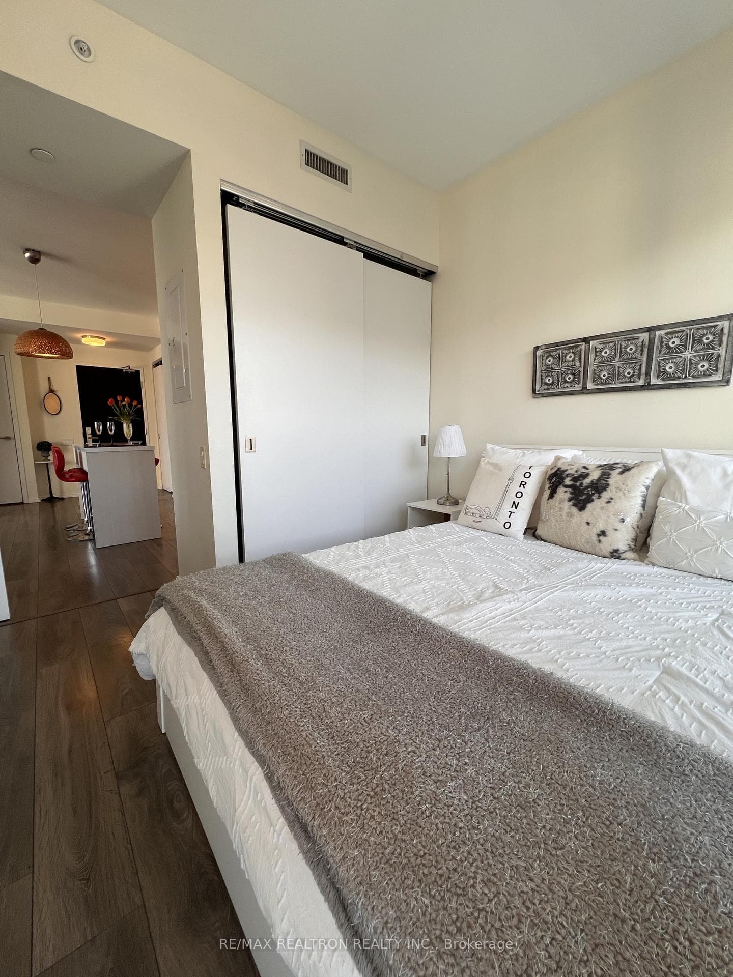 125 Peter Street Unit 2708 photo 23