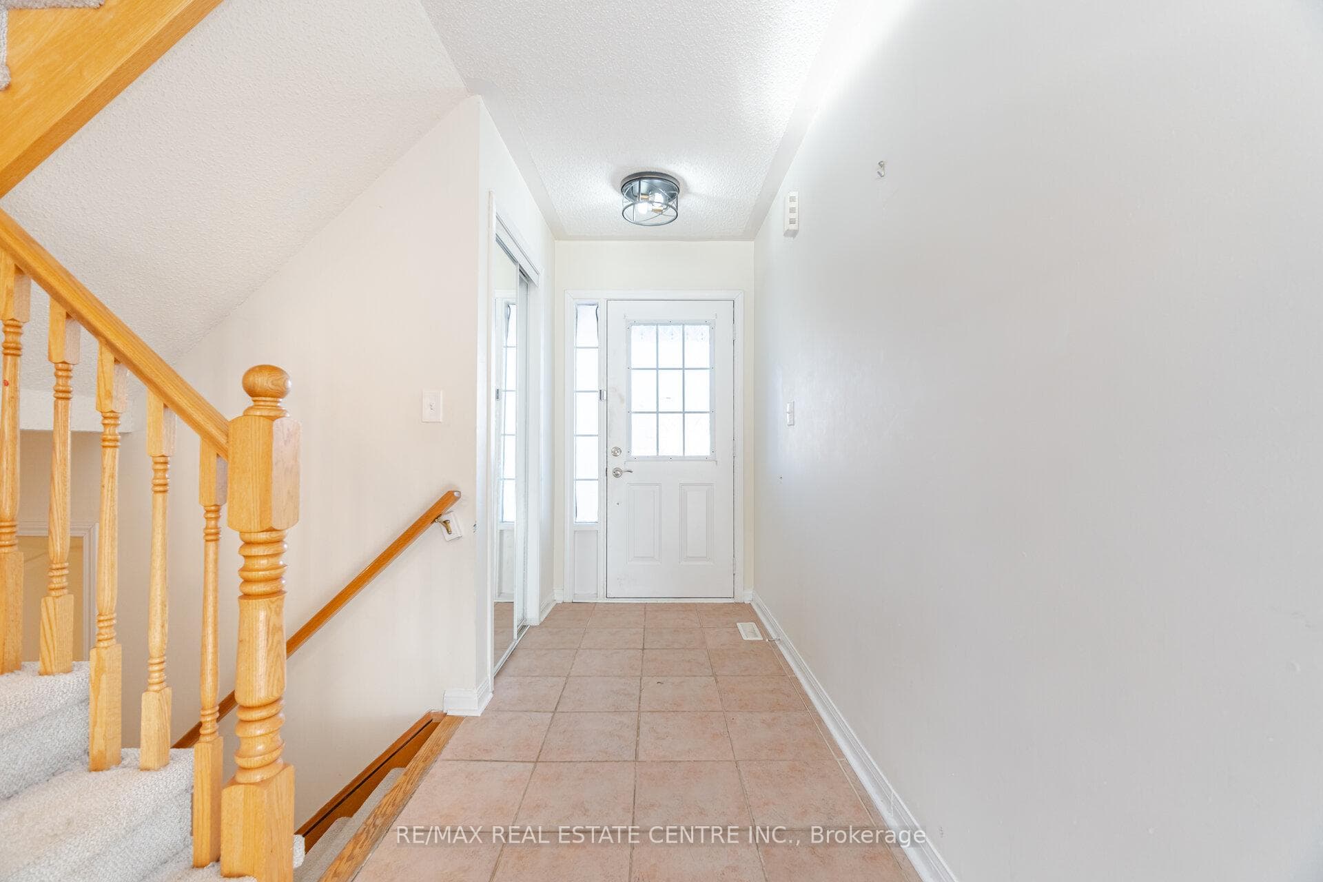 454 Collis Court photo 4