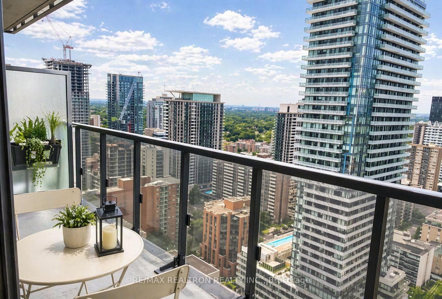 125 Redpath Avenue Unit 3202 photo 2