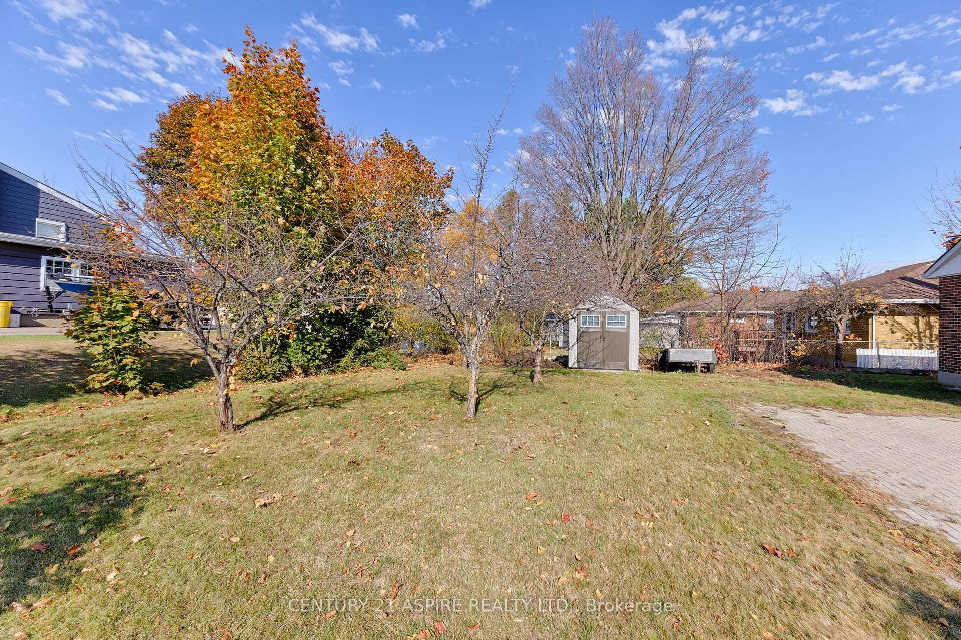 553 Champlain Street photo 42