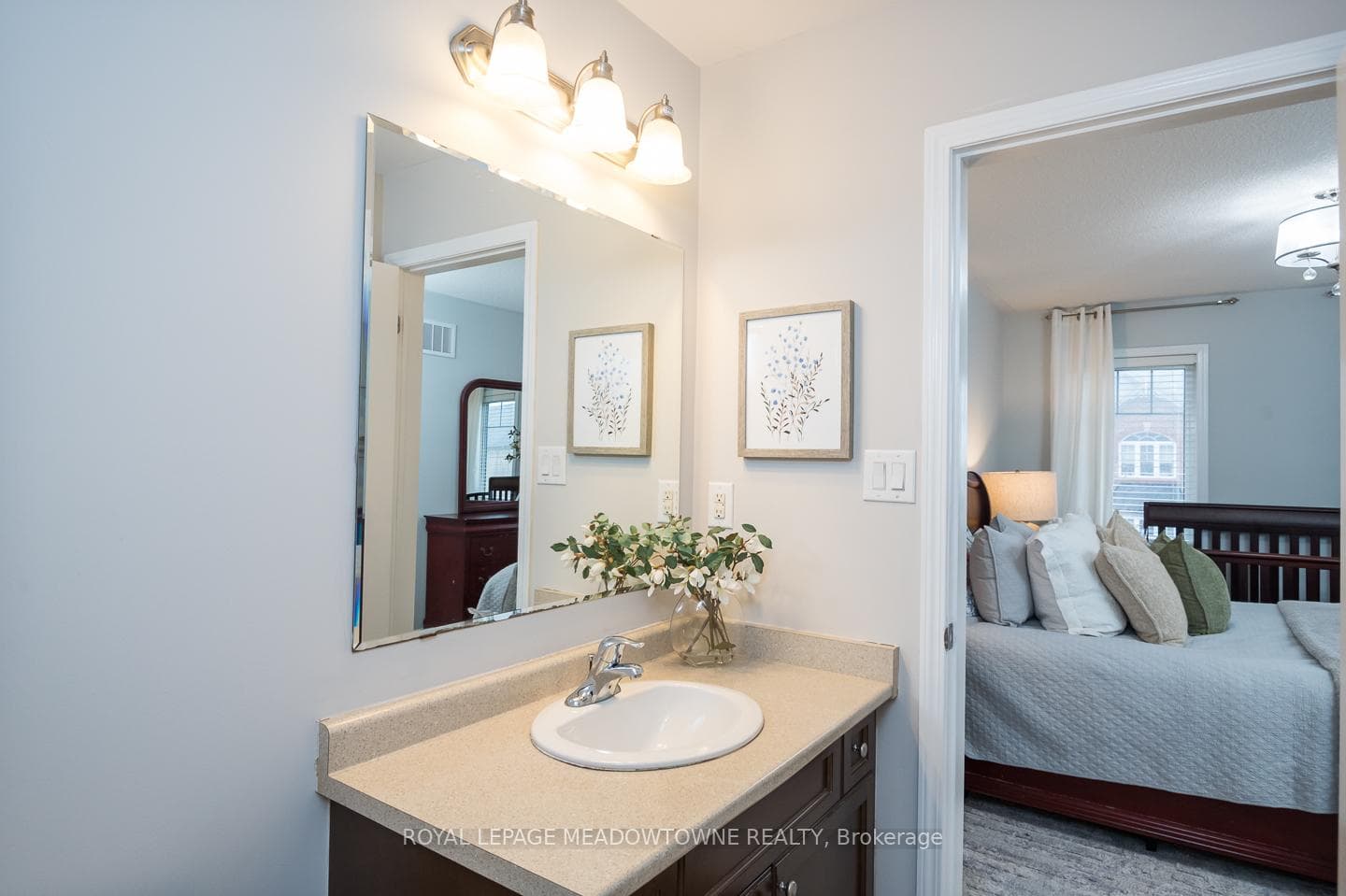 769 Challinor Terrace photo 27