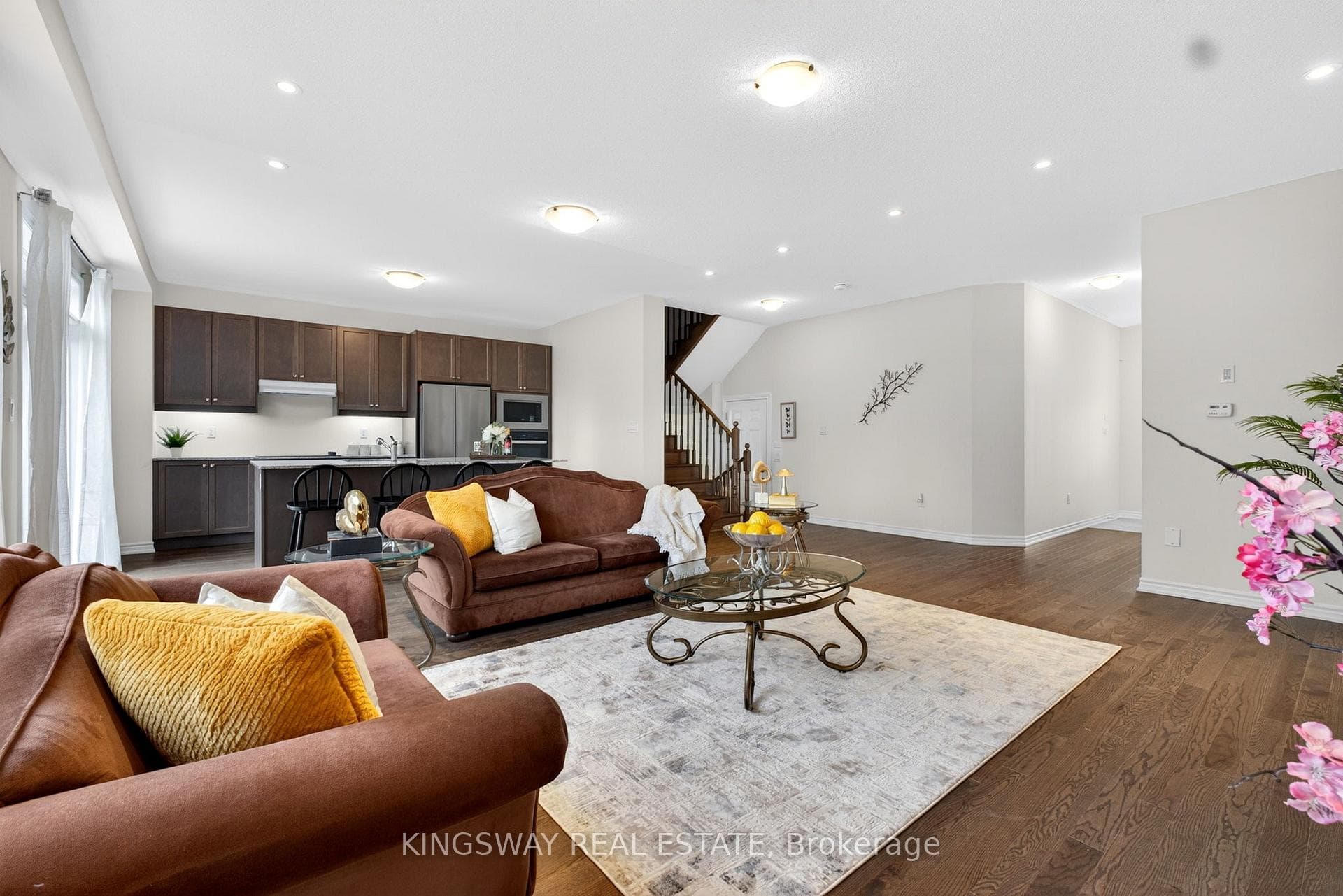 2144 Hallandale Street photo 9