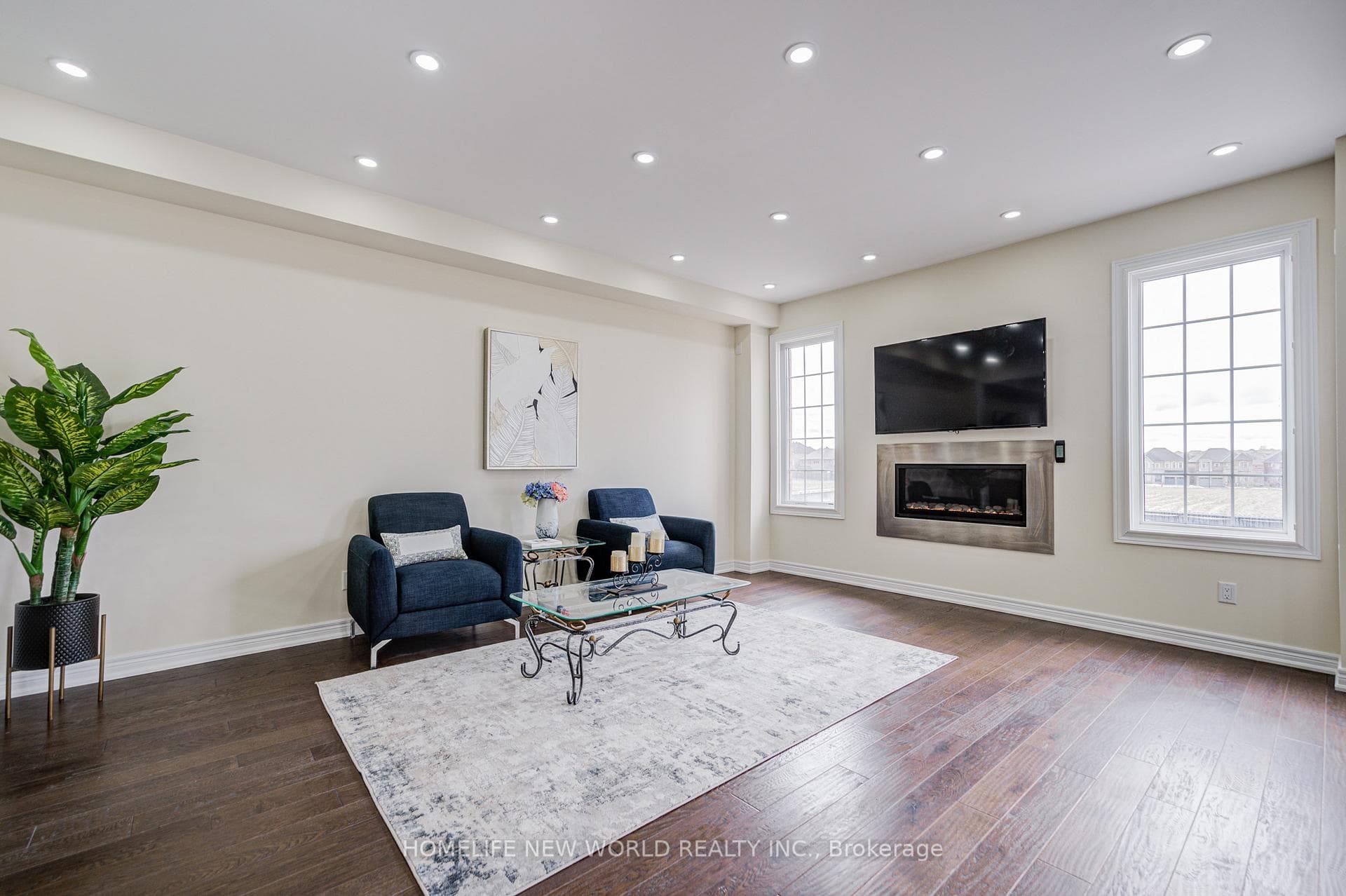 88 Roth Street photo 18