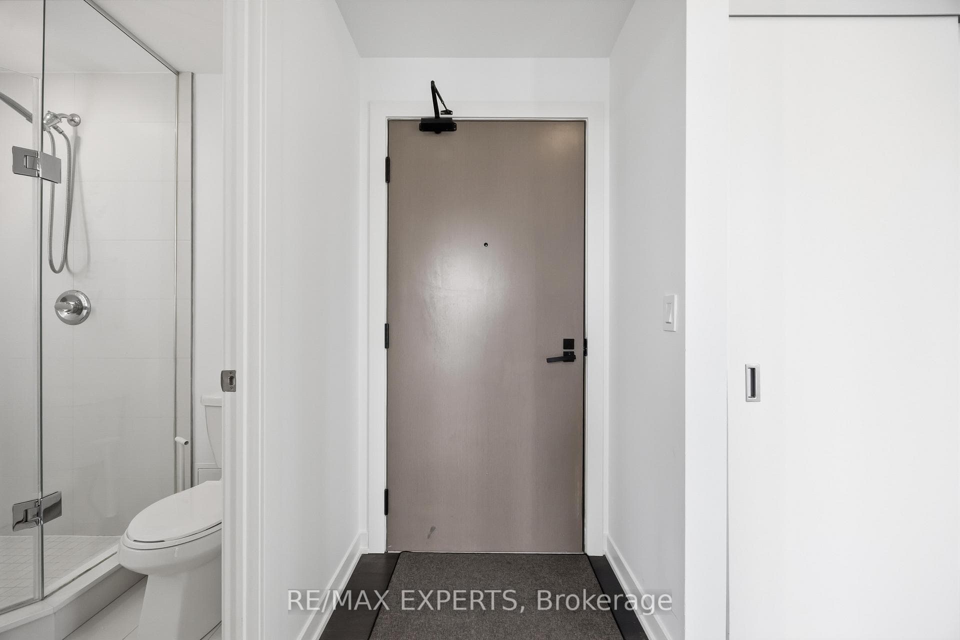 223 St Clair Avenue Unit 1007 photo 2