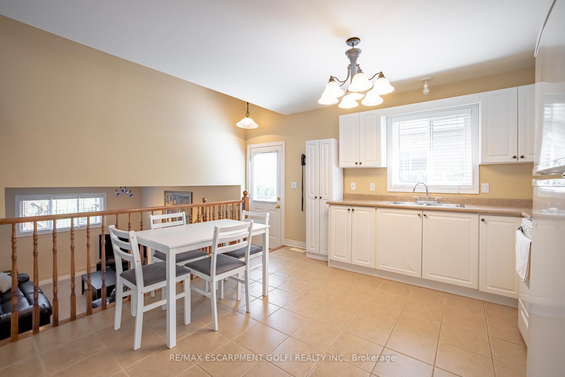 7767 Charnwood Avenue photo 11