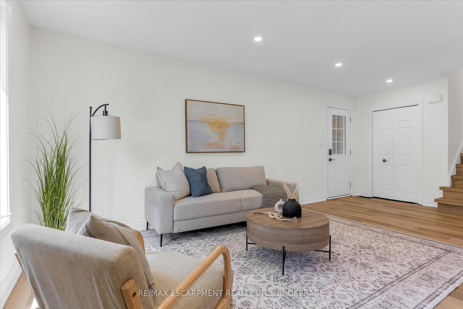 49 Grove Avenue photo 5