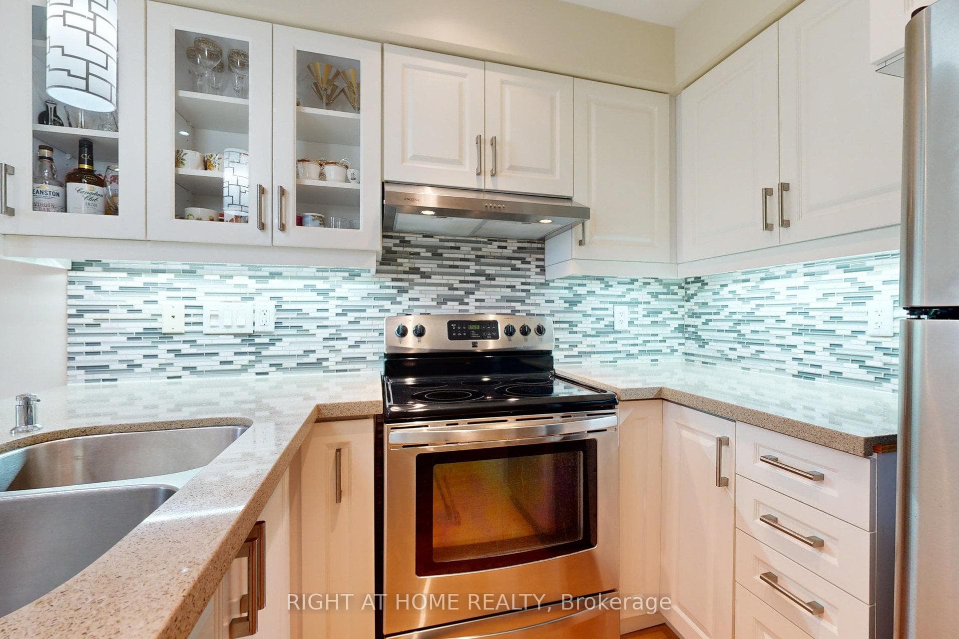 735 Sheppard Avenue Unit 11 photo 10
