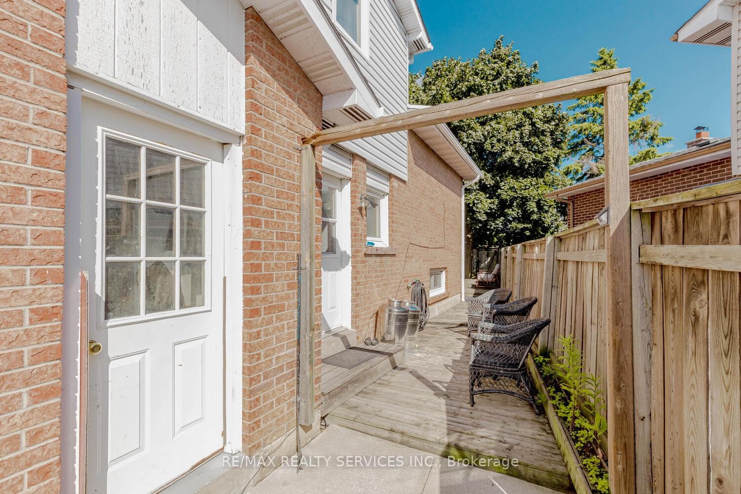 32 Simmons Boulevard photo 30