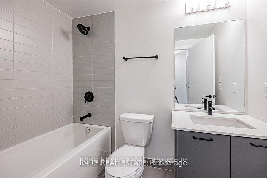 Modern 1x4 Bathroom