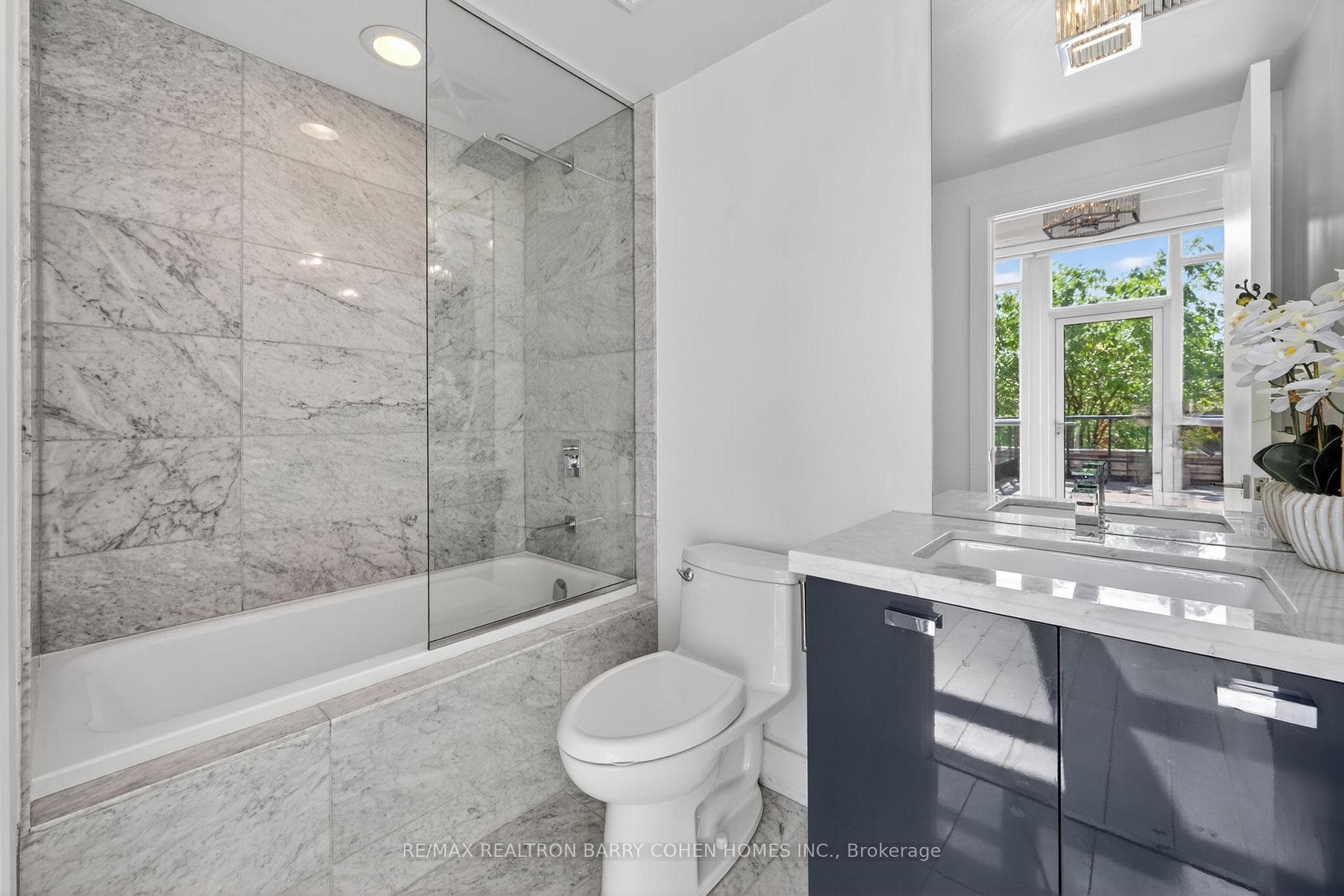 32 Davenport Road Unit 303 photo 15