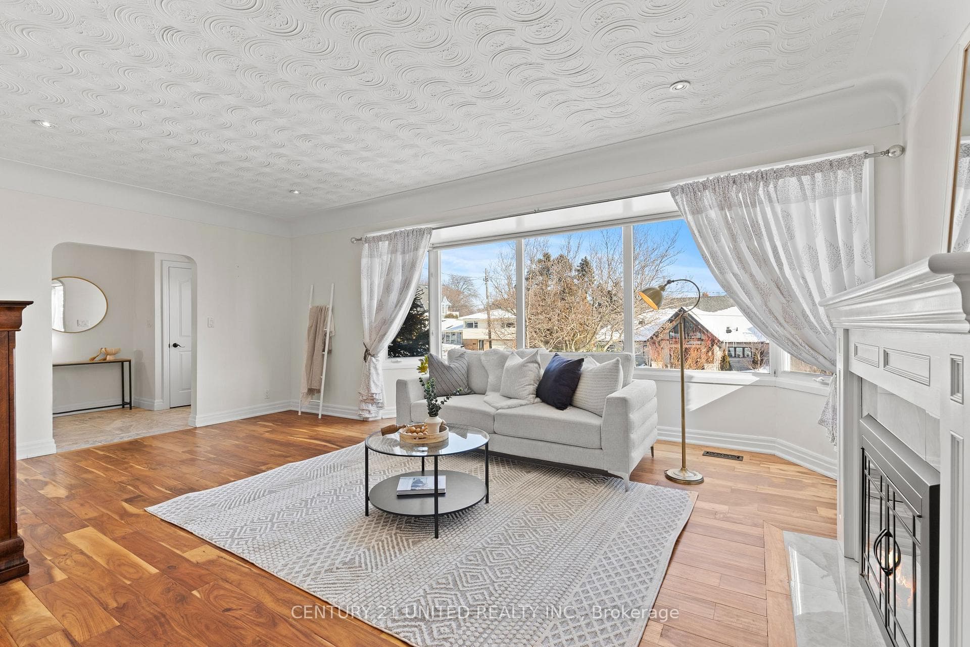882 Danforth Place photo 9
