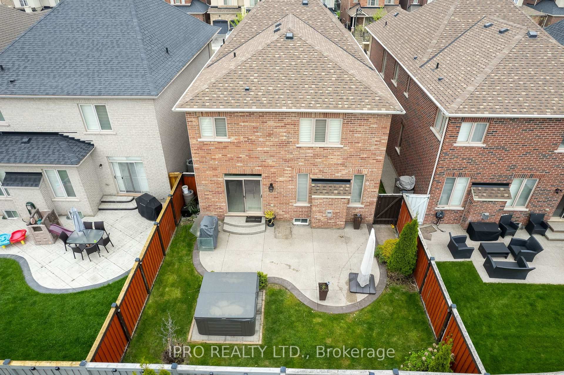 54 Ballantine Drive photo 39