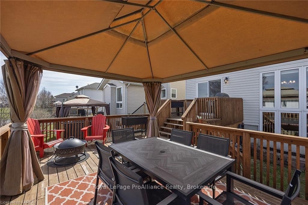 1884 BERRYWOOD Crescent photo 47