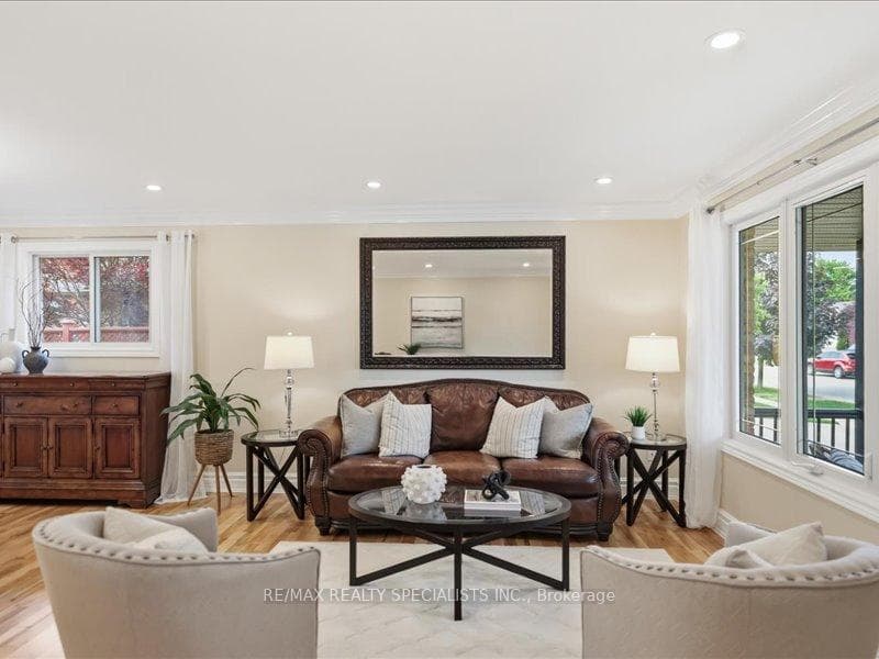 53 Edgewell Crescent photo 9