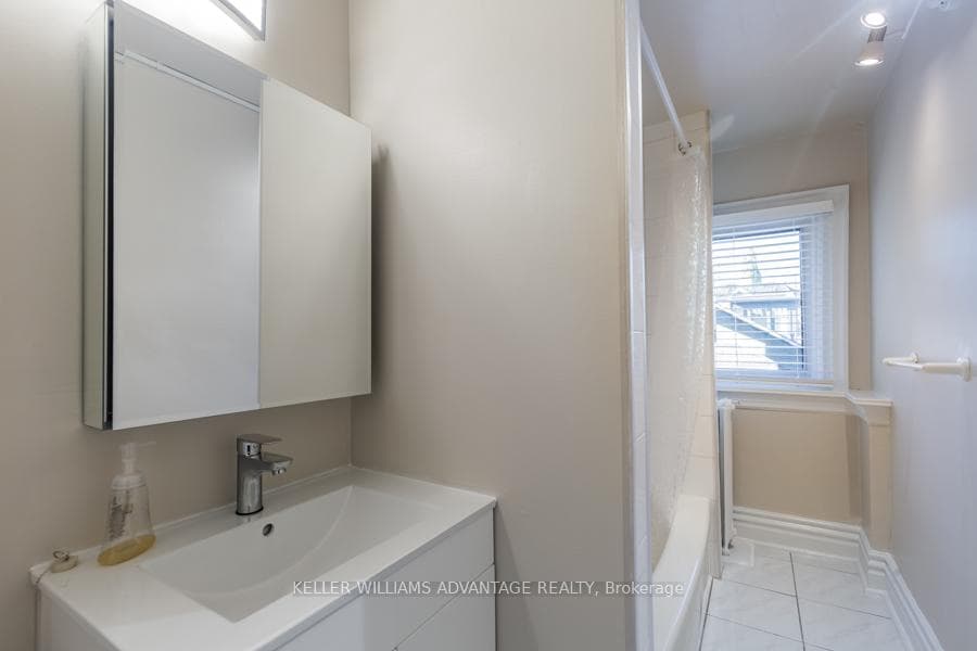 4 piece bathroom