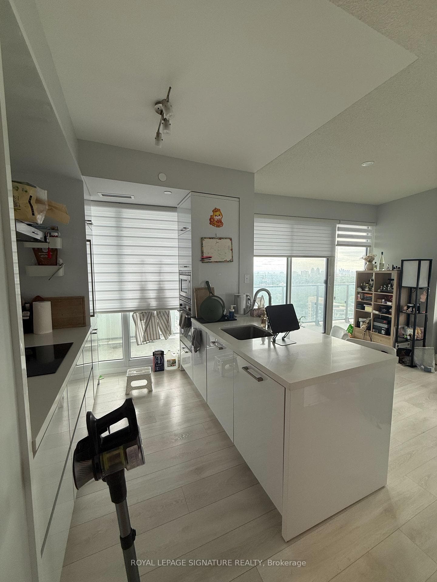 2221 Yonge Street Unit 2708 photo 3