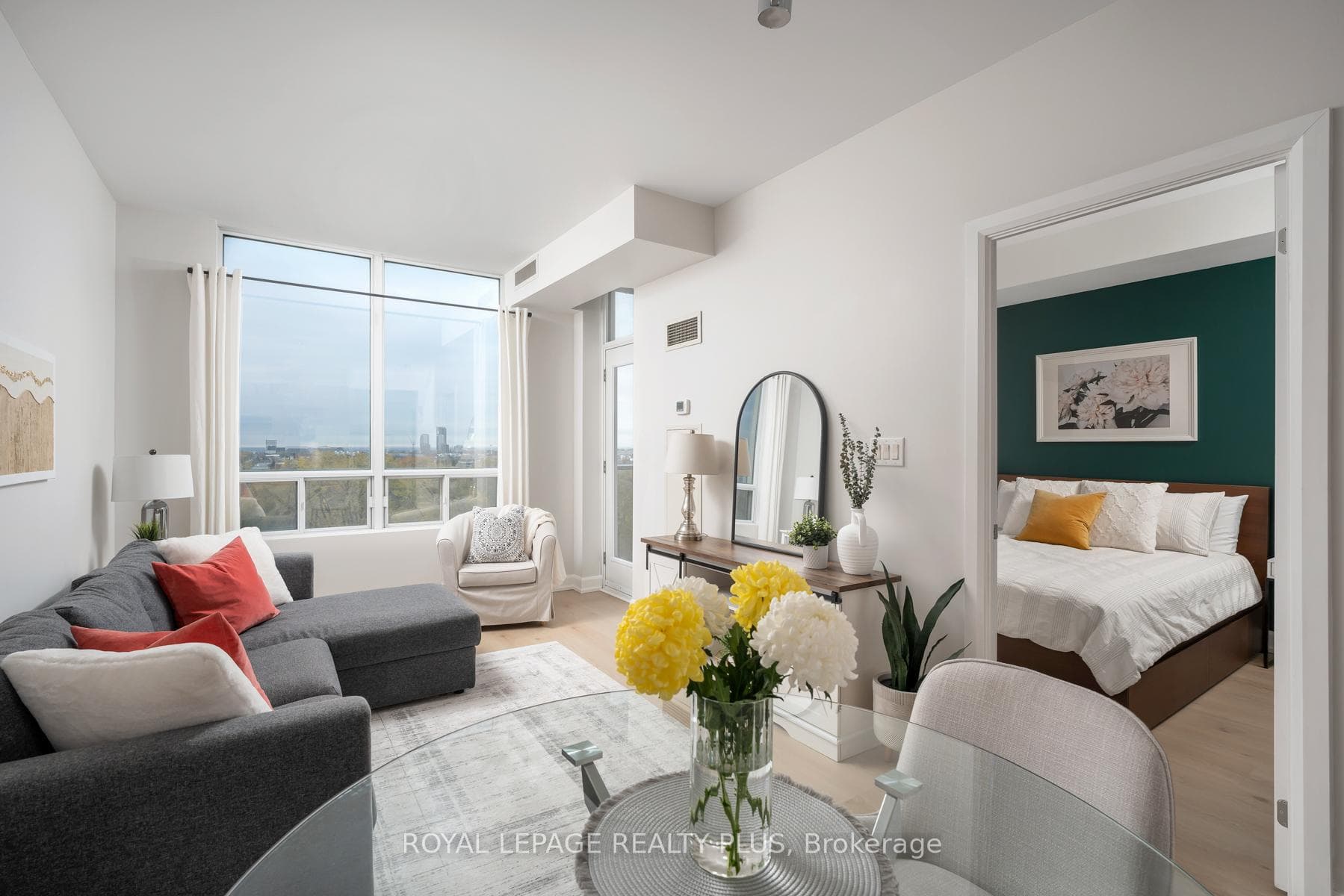 3391 Bloor Street Unit 907 photo 2