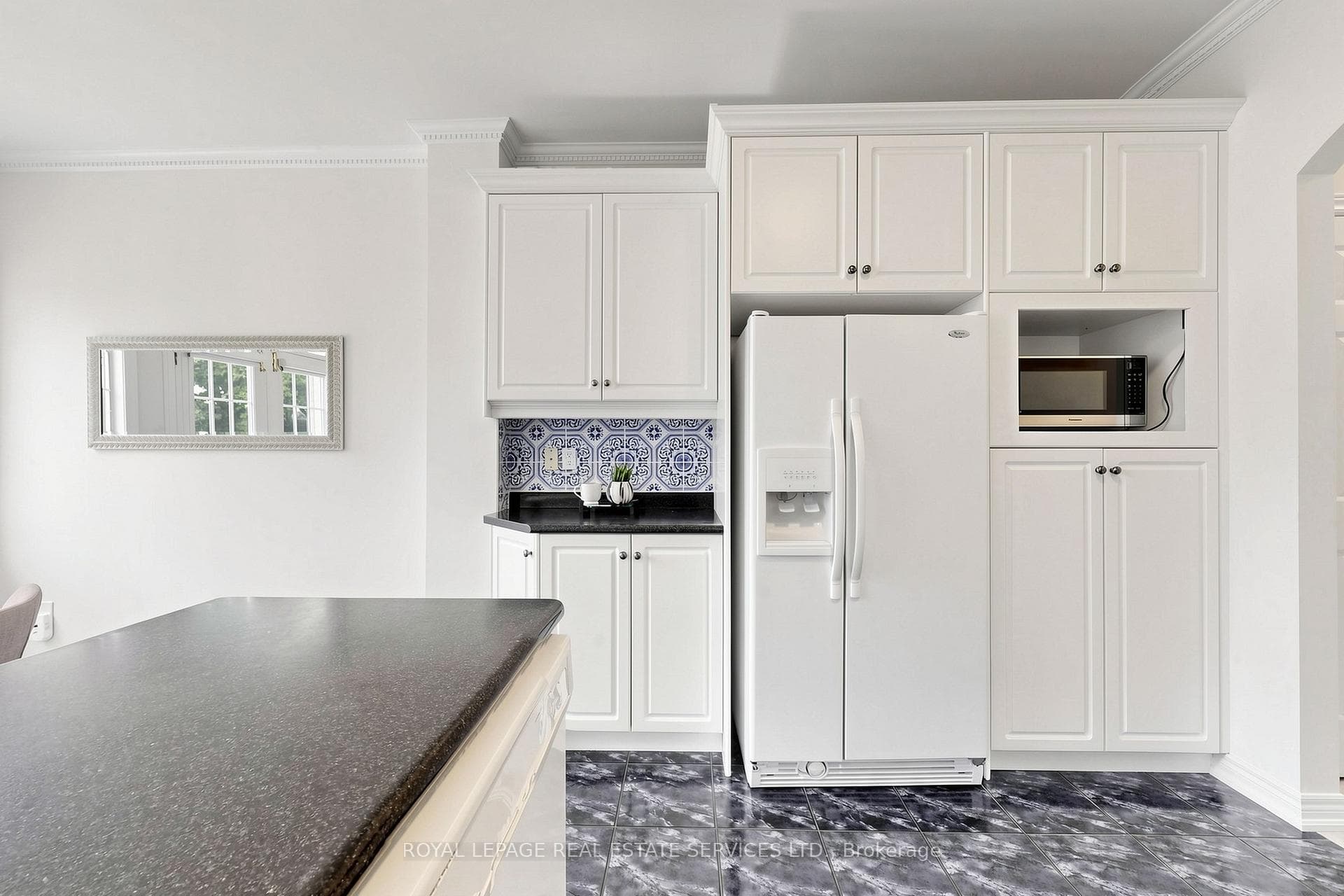 256 Earlscourt Avenue photo 13