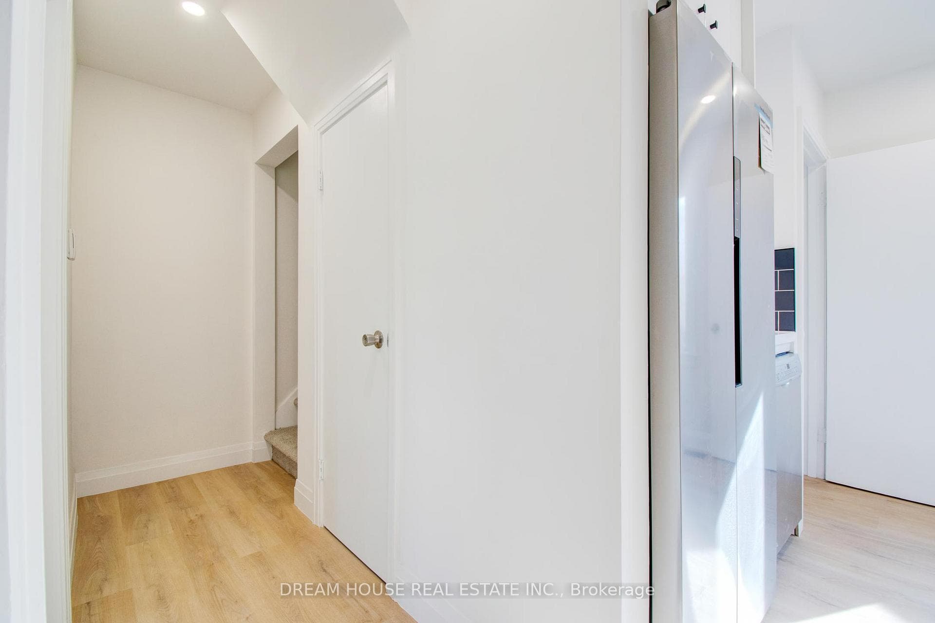 47 Ellis Crescent photo 35