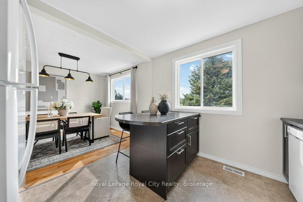 18 Springdale Boulevard photo 17