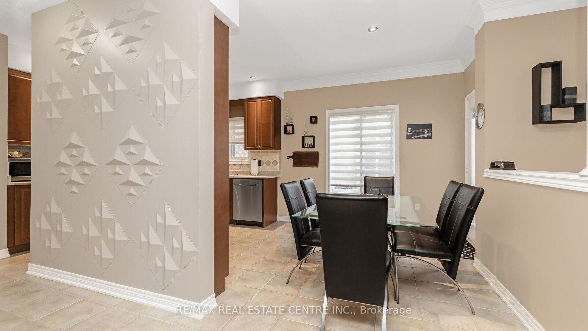 491 Willmott Crescent photo 9