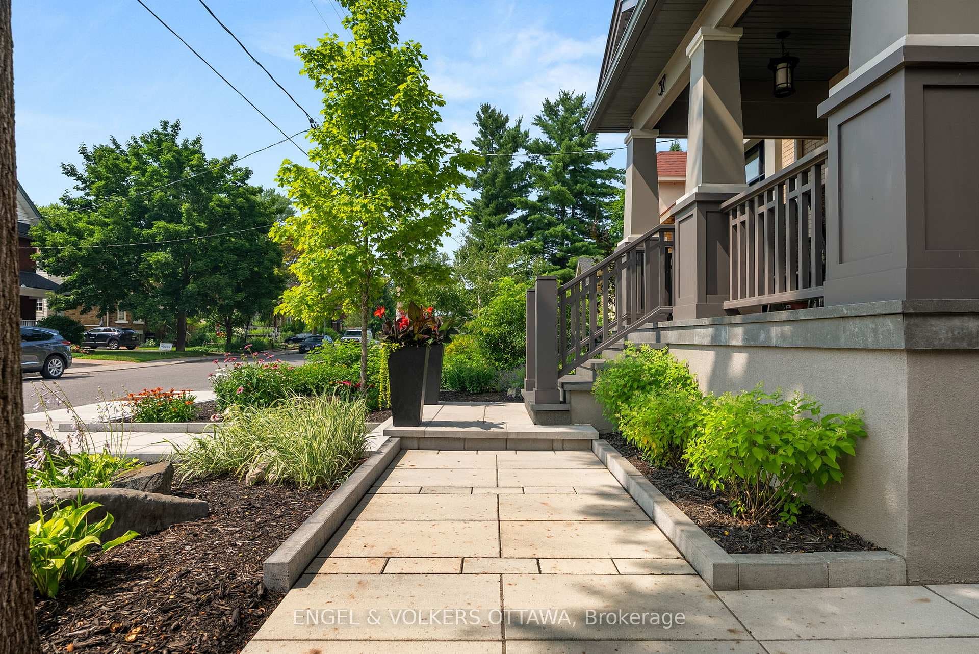 37 Clarendon Avenue photo 2