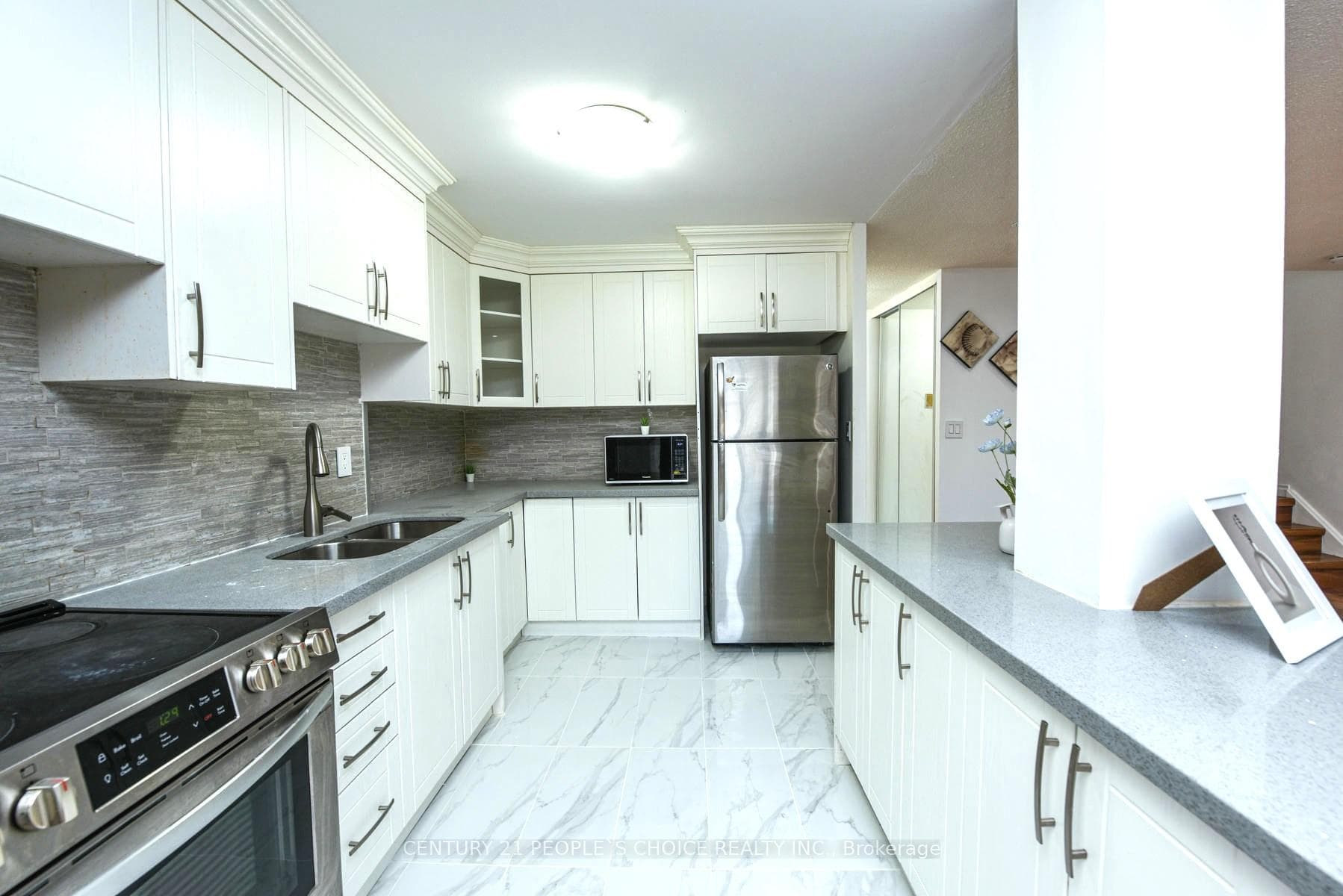 3025 The Credit Woodlands N/A Unit 409 photo 16