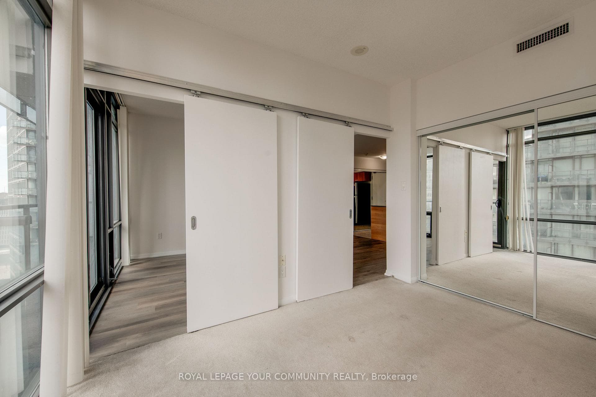 37 Grosvenor Street Unit 2509 photo 18