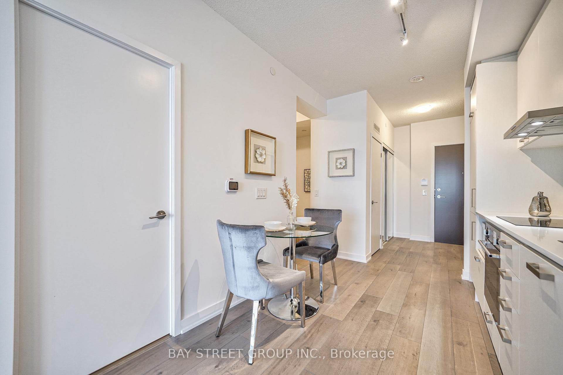 38 Honeycresp Crescent Unit 907 photo 13