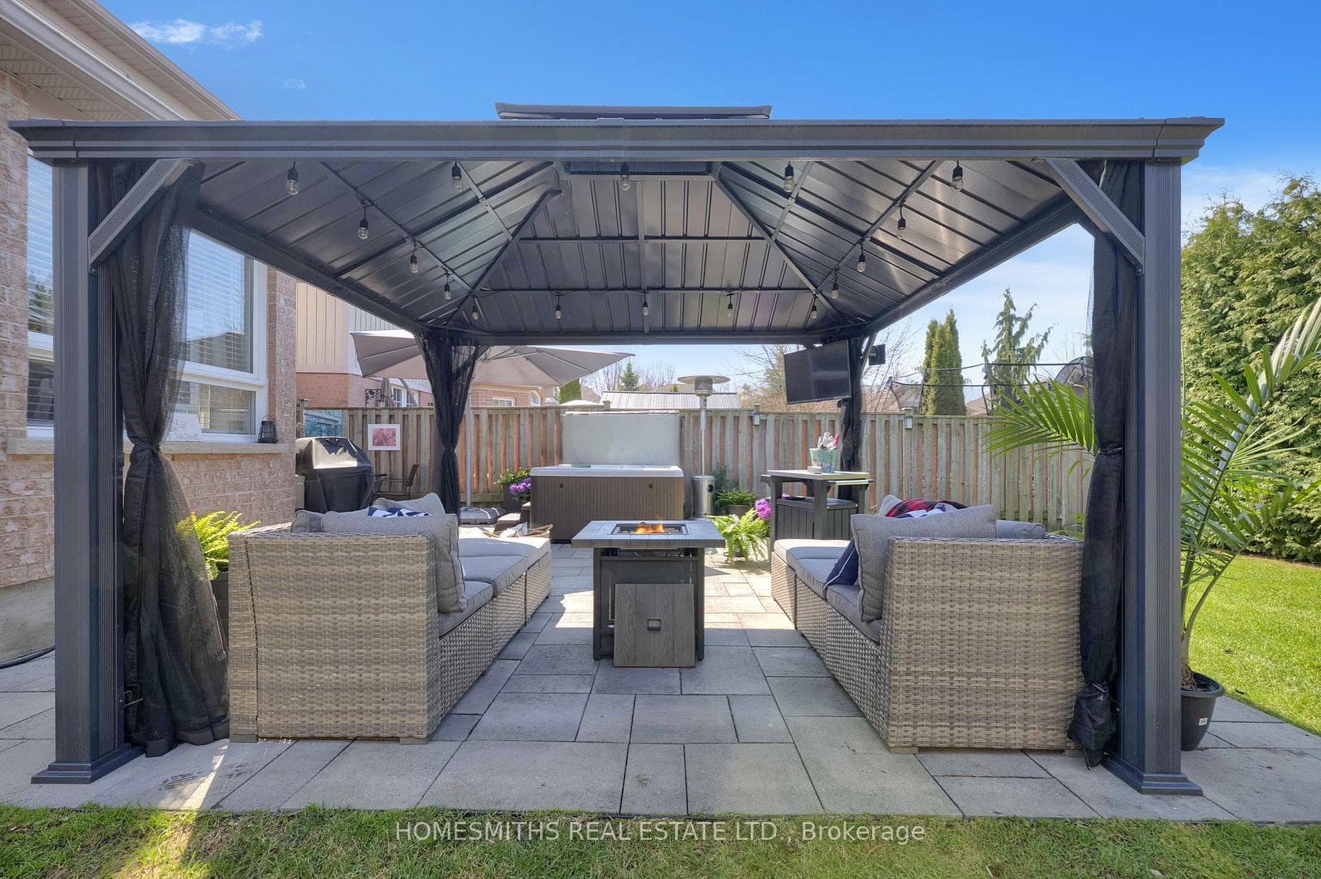 147 Sleeman Square photo 31