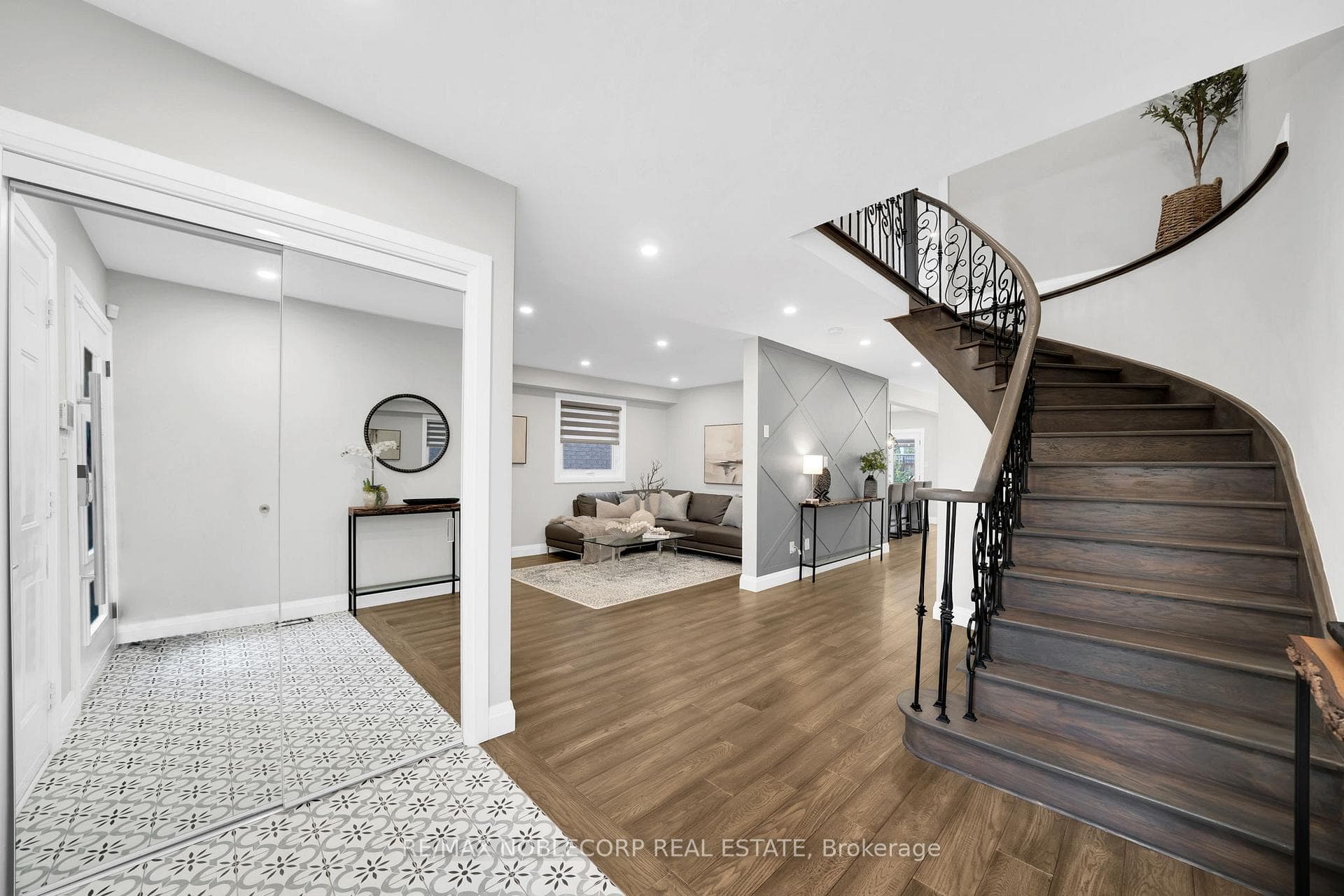 32 Shady Glen Crescent photo 7