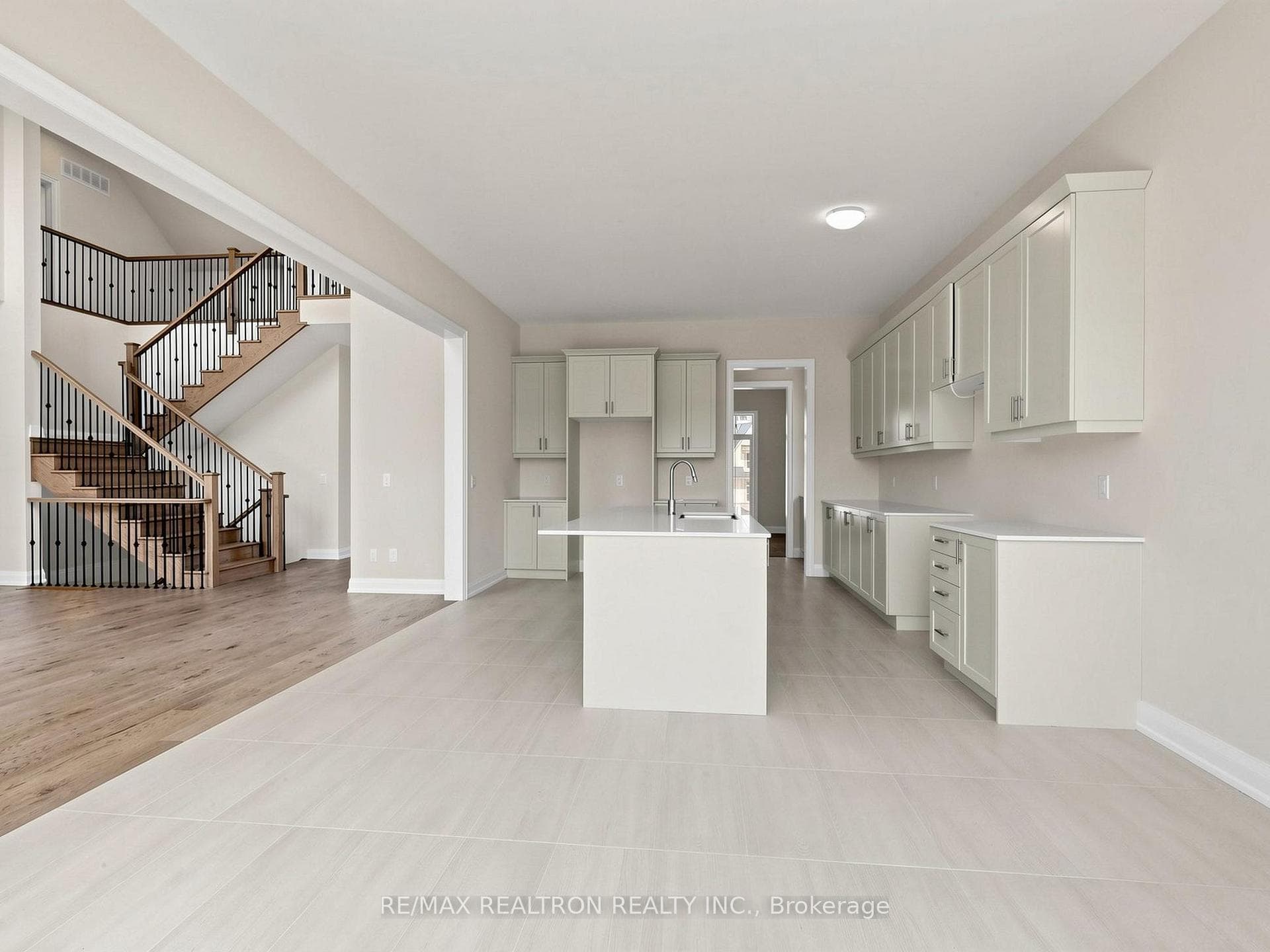 8 Radome Drive photo 19