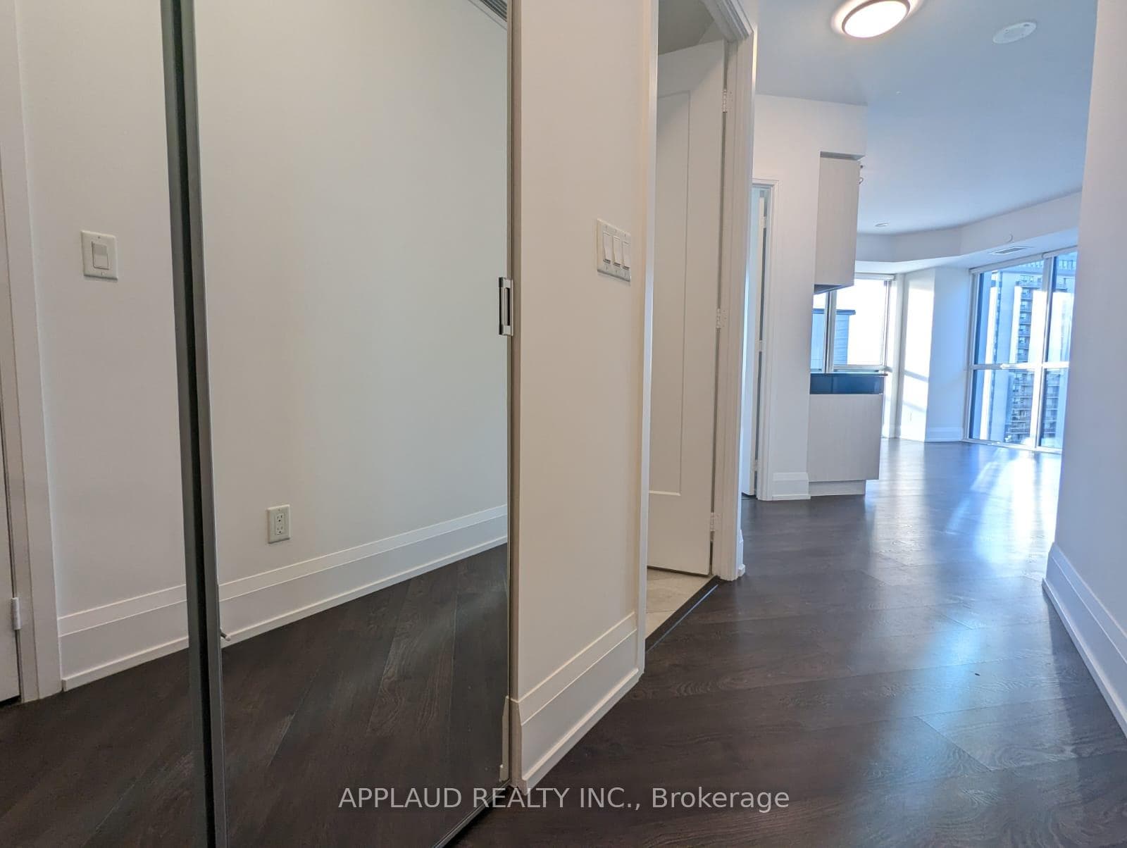 101 Erskine Avenue Unit 1702 photo 1