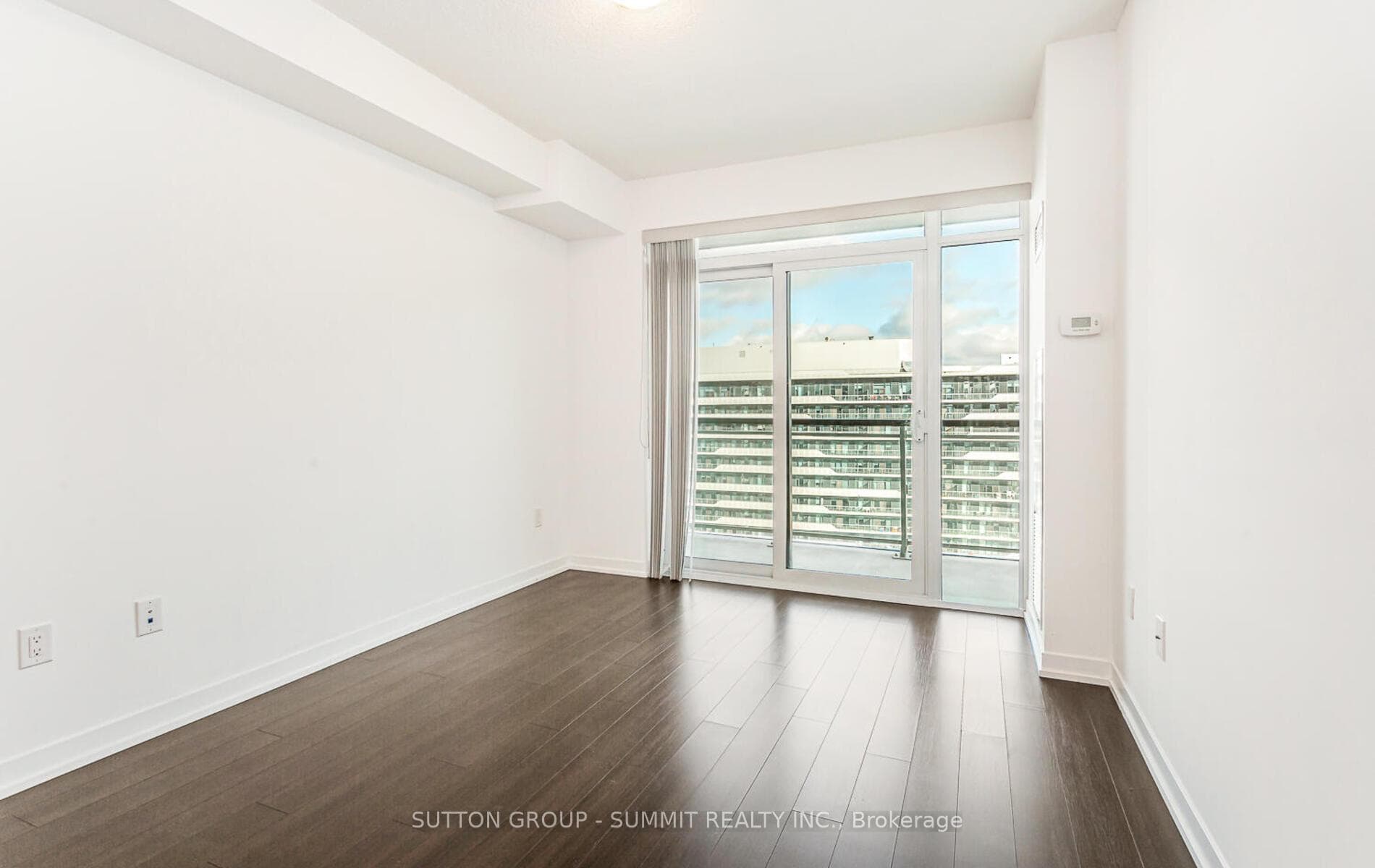 2560 Eglinton Avenue Unit 2007 photo 6